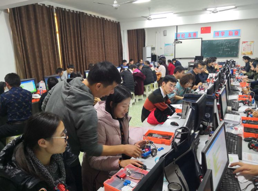 小编程，大未来——动力猫记济宁市Scraino编程培训会